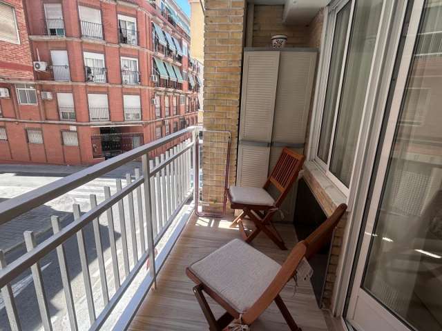 1 room of 93m² in Alicante photo 2