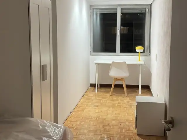 Habitación en piso compartido en madrid.