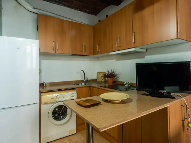 Functional studio apartment for rent in El Raval, Barcelona