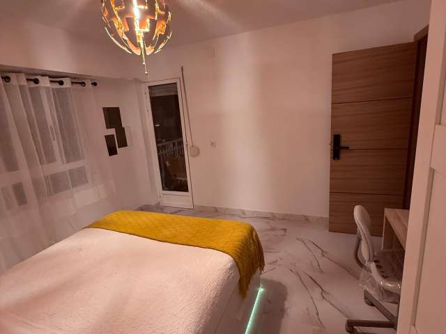 1 room of 93m² in Alicante photo 5