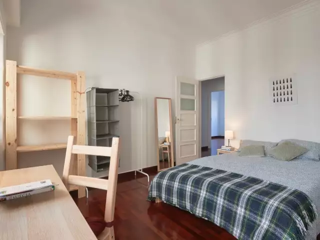 Alugo quarto em apartamento T5 no Barreiro