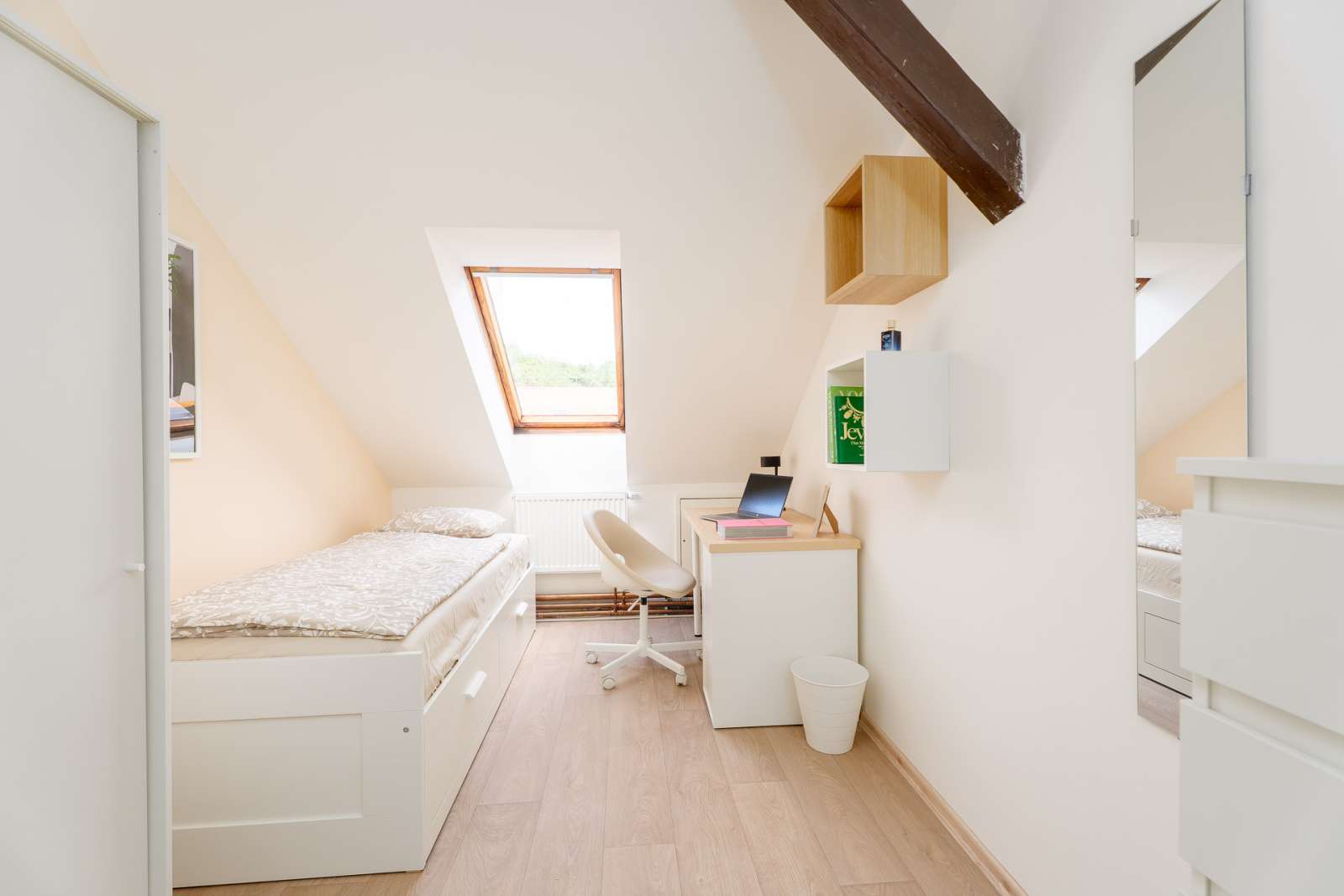 Room in shared flat for rent in Kolčavka, Prague