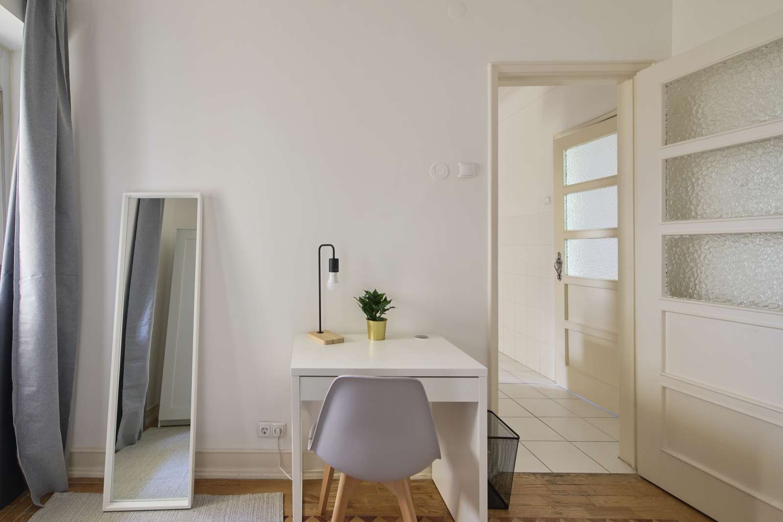 Room in shared 5-bed apartment for rent, Lisbon