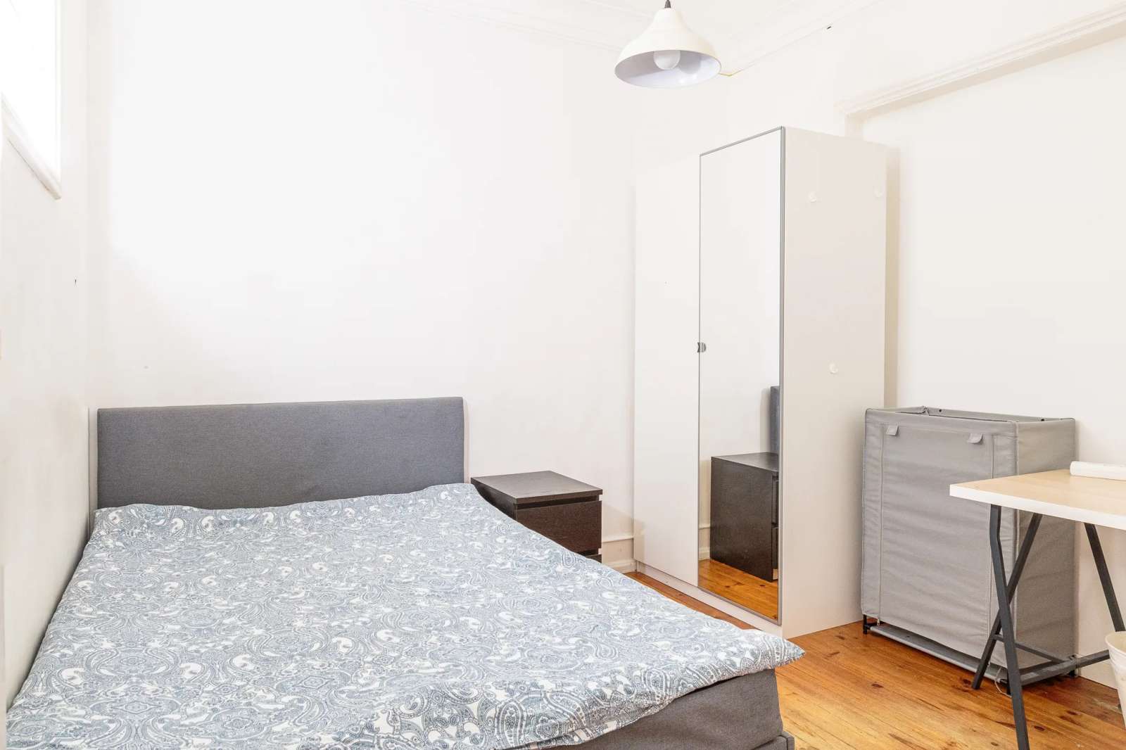 Room in a shared 4-bedroom flat for rent in Lisbon