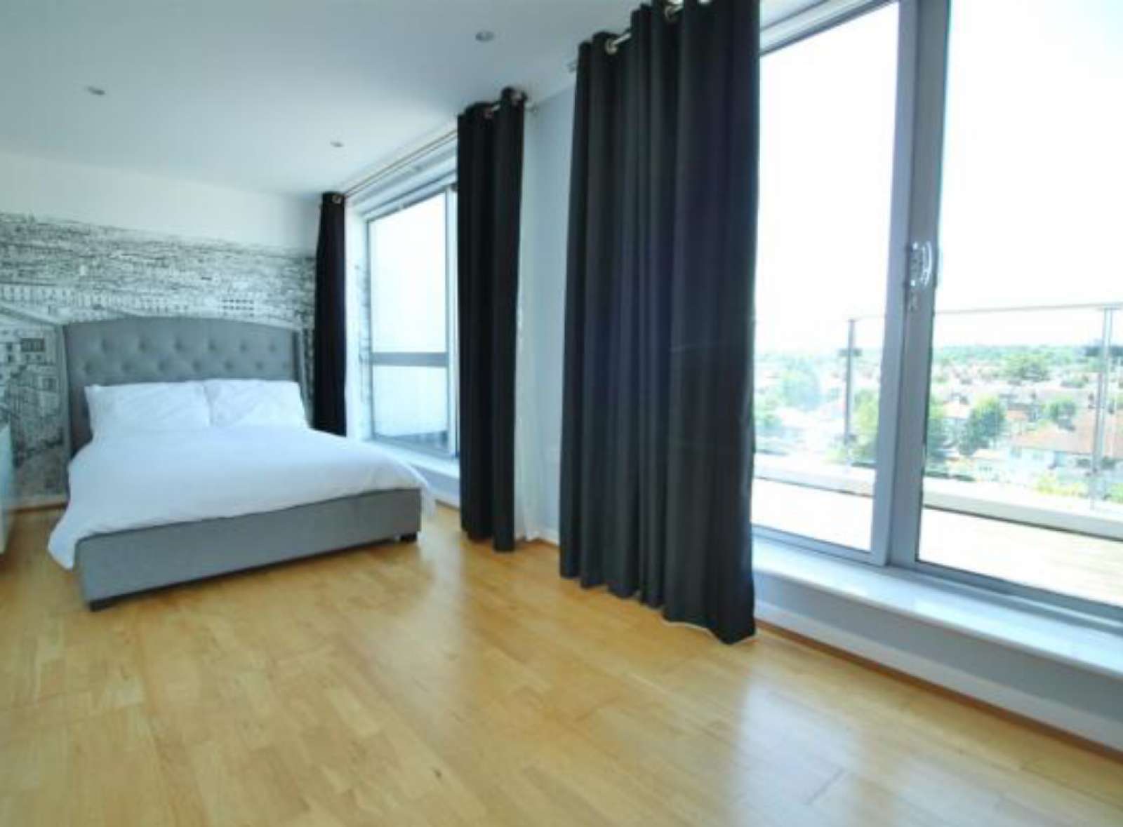 Room in shared apartment in Enfield