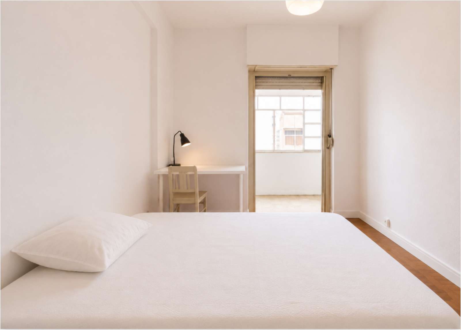 Room in shared apartment for rent, Lisbon