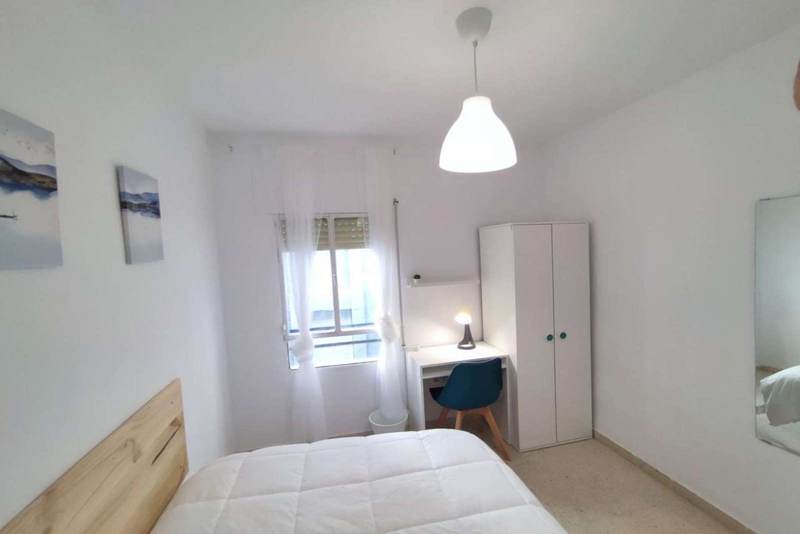 Room in a shared 5-bedroom apartment for rent in Casería de Montijo