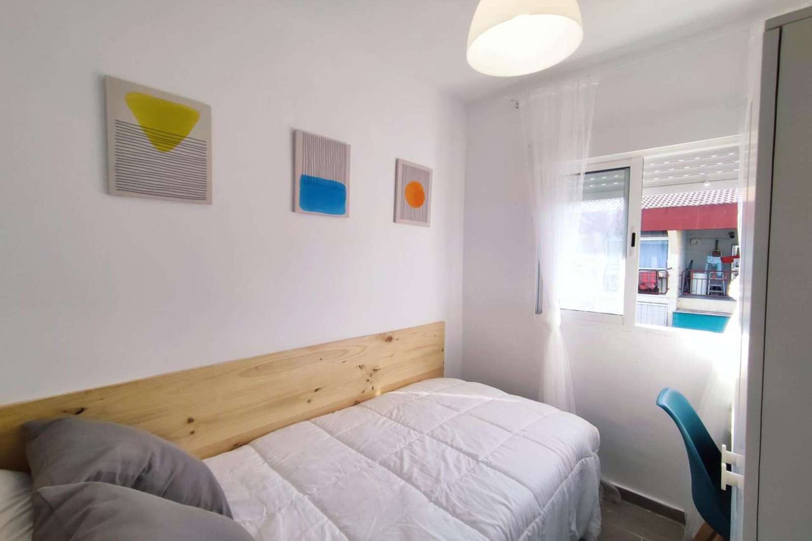 Room in a shared 5-bedroom apartment for rent in Casería de Montijo