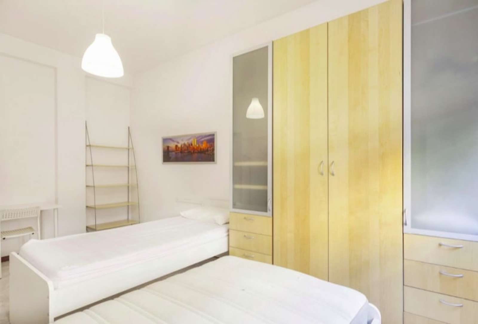 Bed for rent in shared room, 2-bedroom apartment in Milan