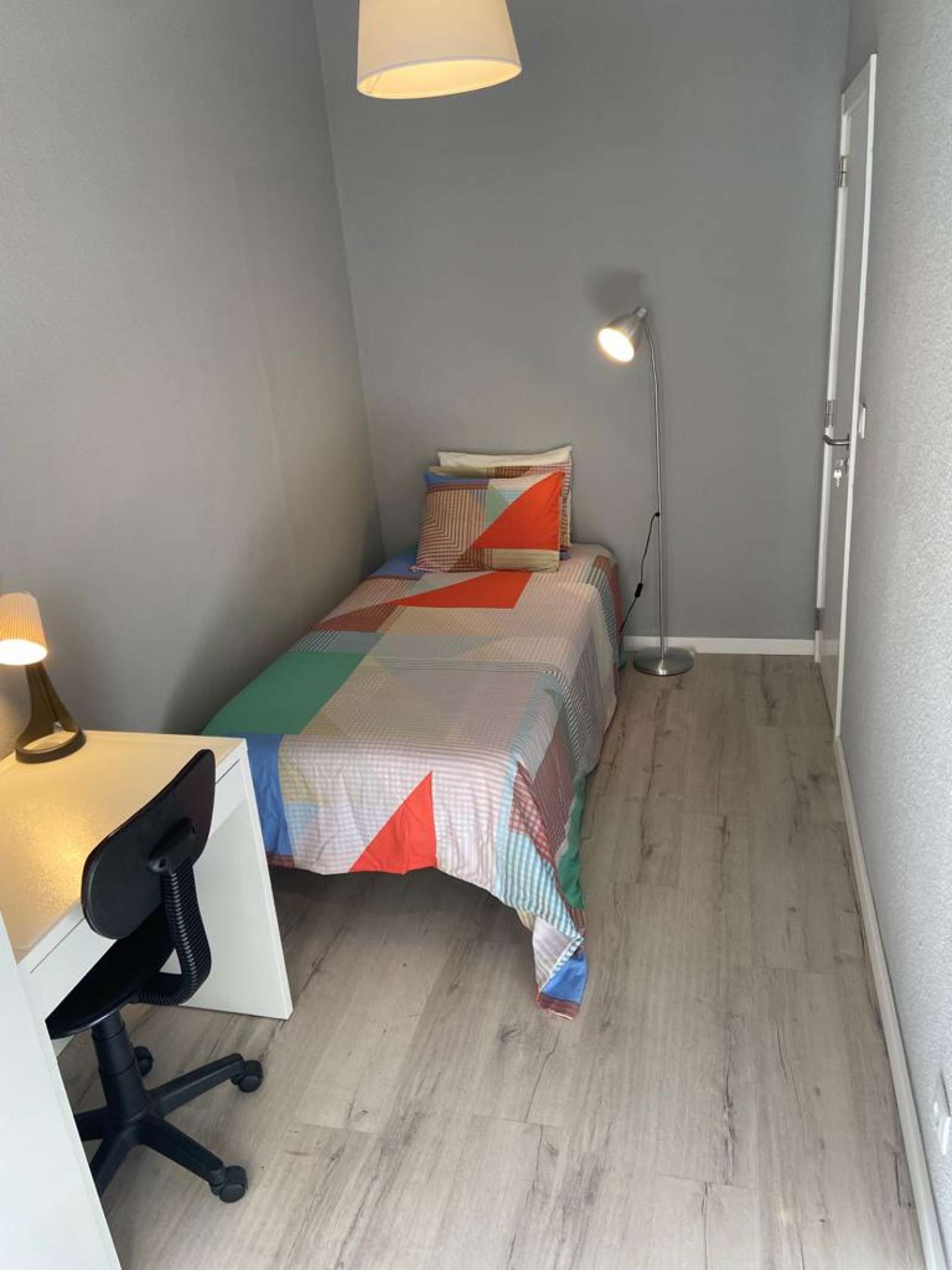 Room in shared flat for rent in Lisbon