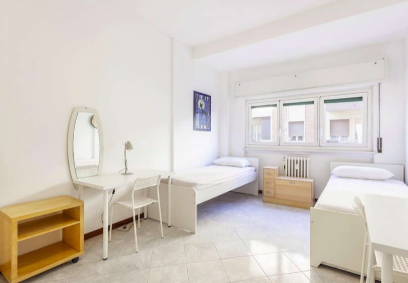 Bed for rent in shared room, 2-bedroom apartment in Milan