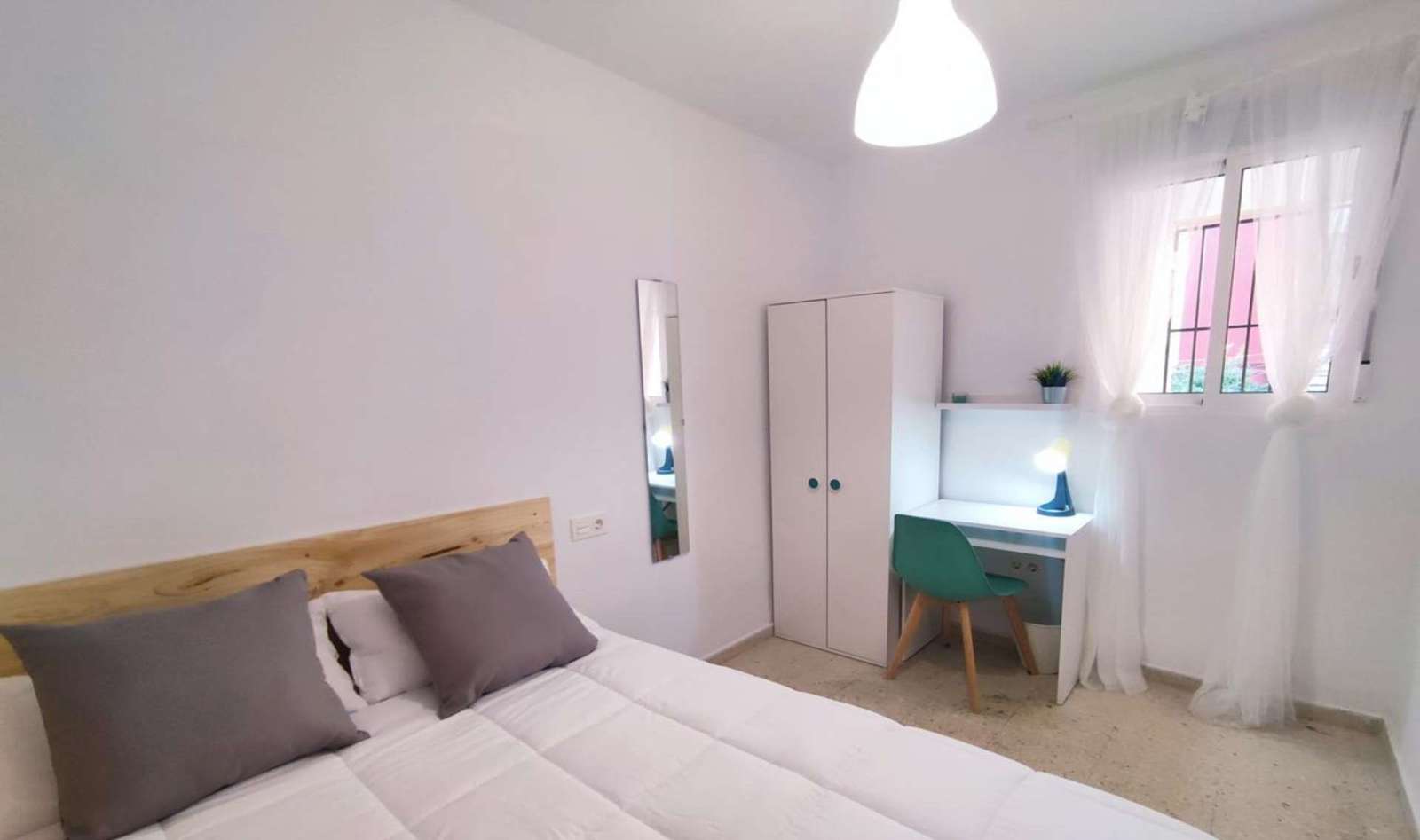 Room shared for rent in Casería de Montijo, Granada.