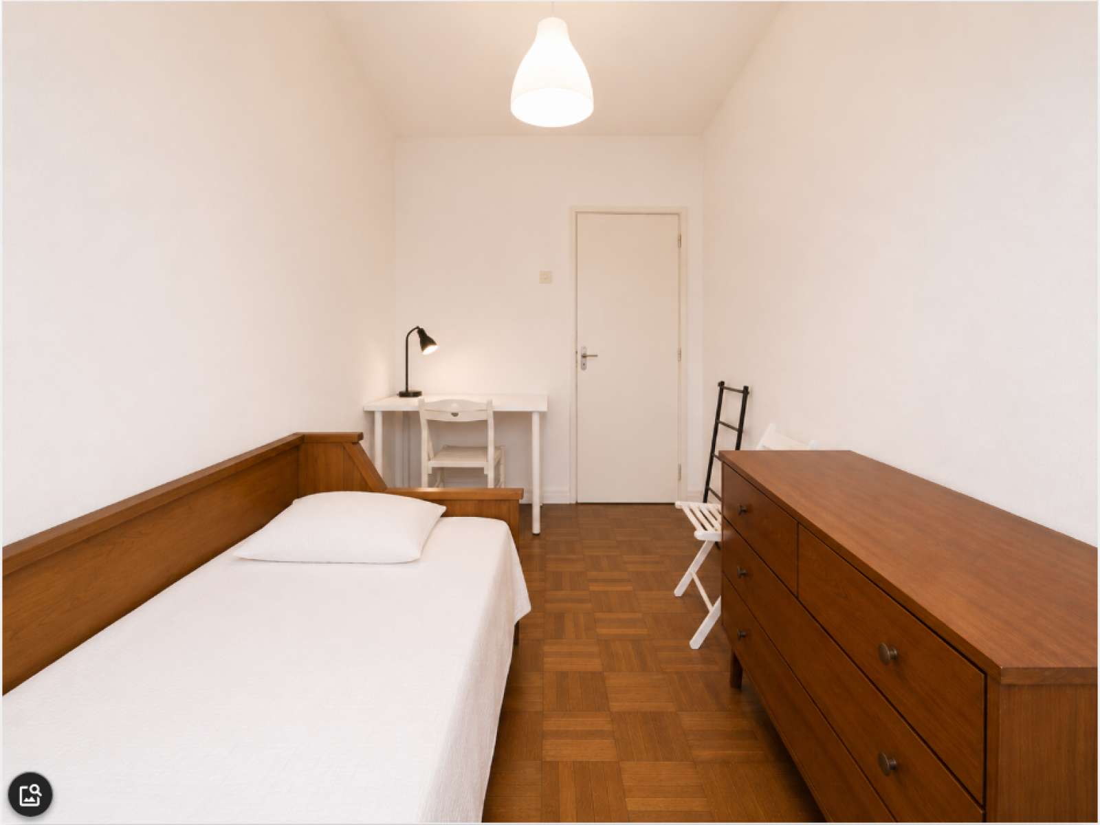 Room in shared apartment for rent, Lisbon
