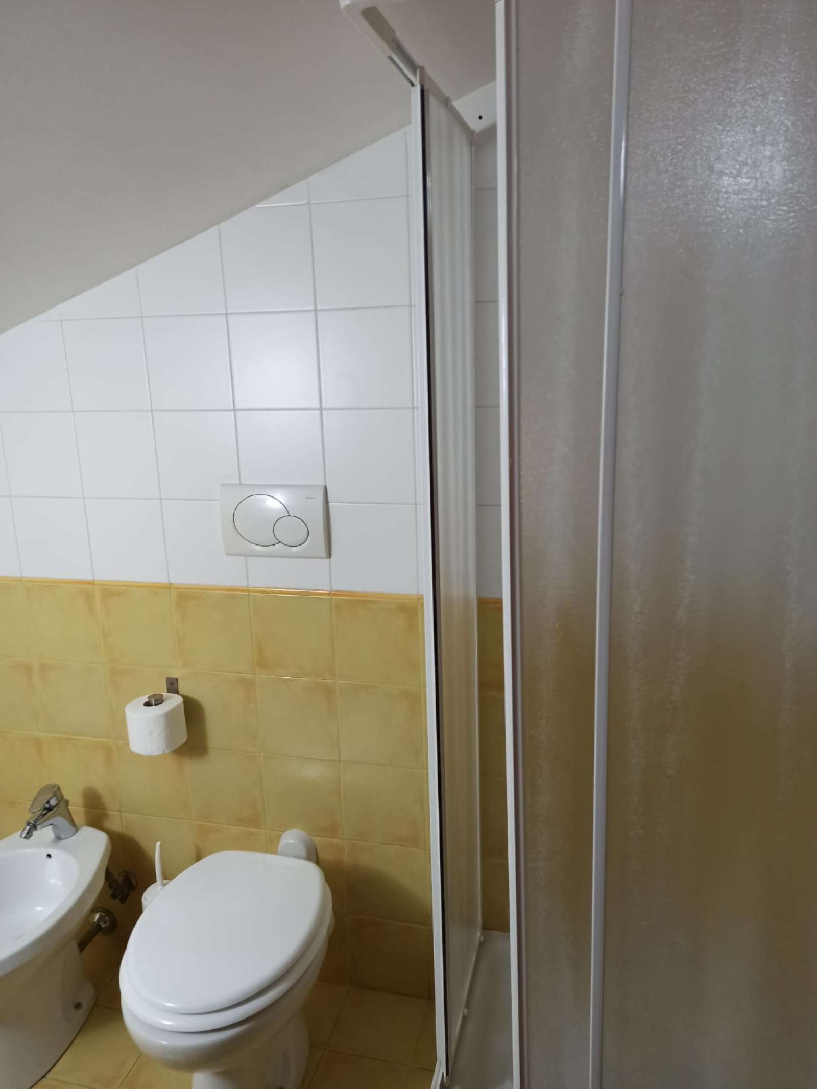 Spacious room in apartment in Torre Vecchia, Rome