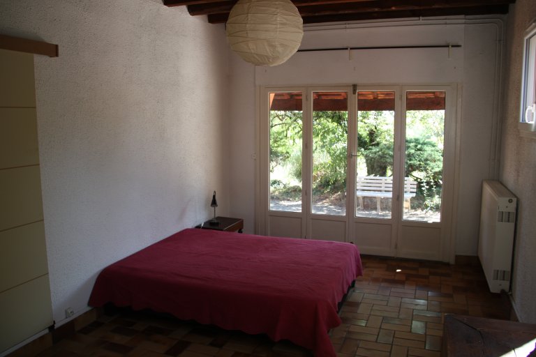 Room in Saint-Genis-les-Ollières