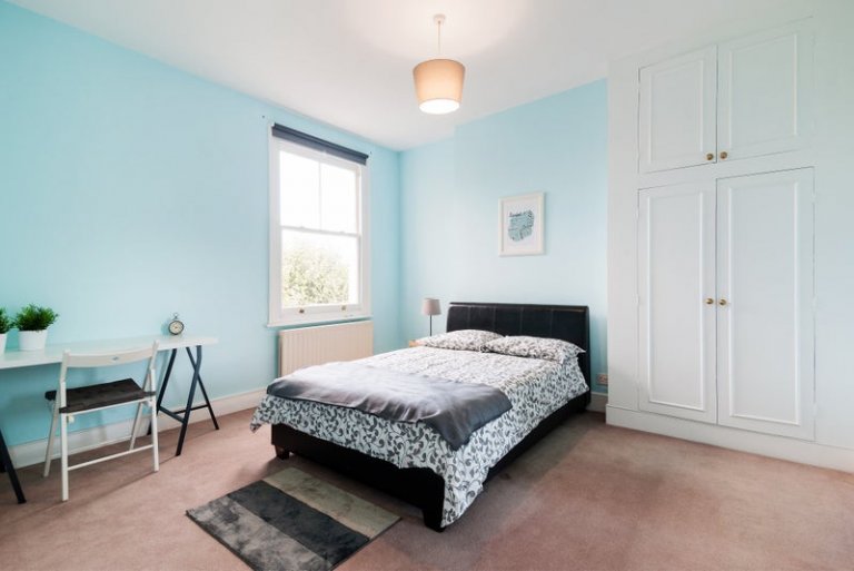 Wandsworth Town Railway Station rooms for rent Spotahome