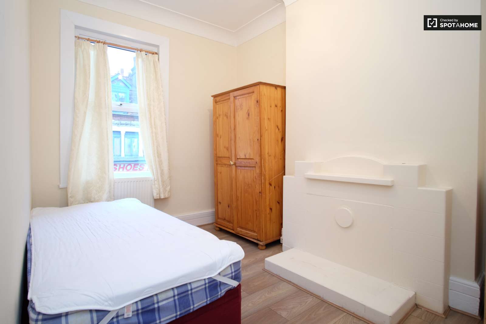 Room to rent in 6-bedroom flatshare in Walthamstow, London