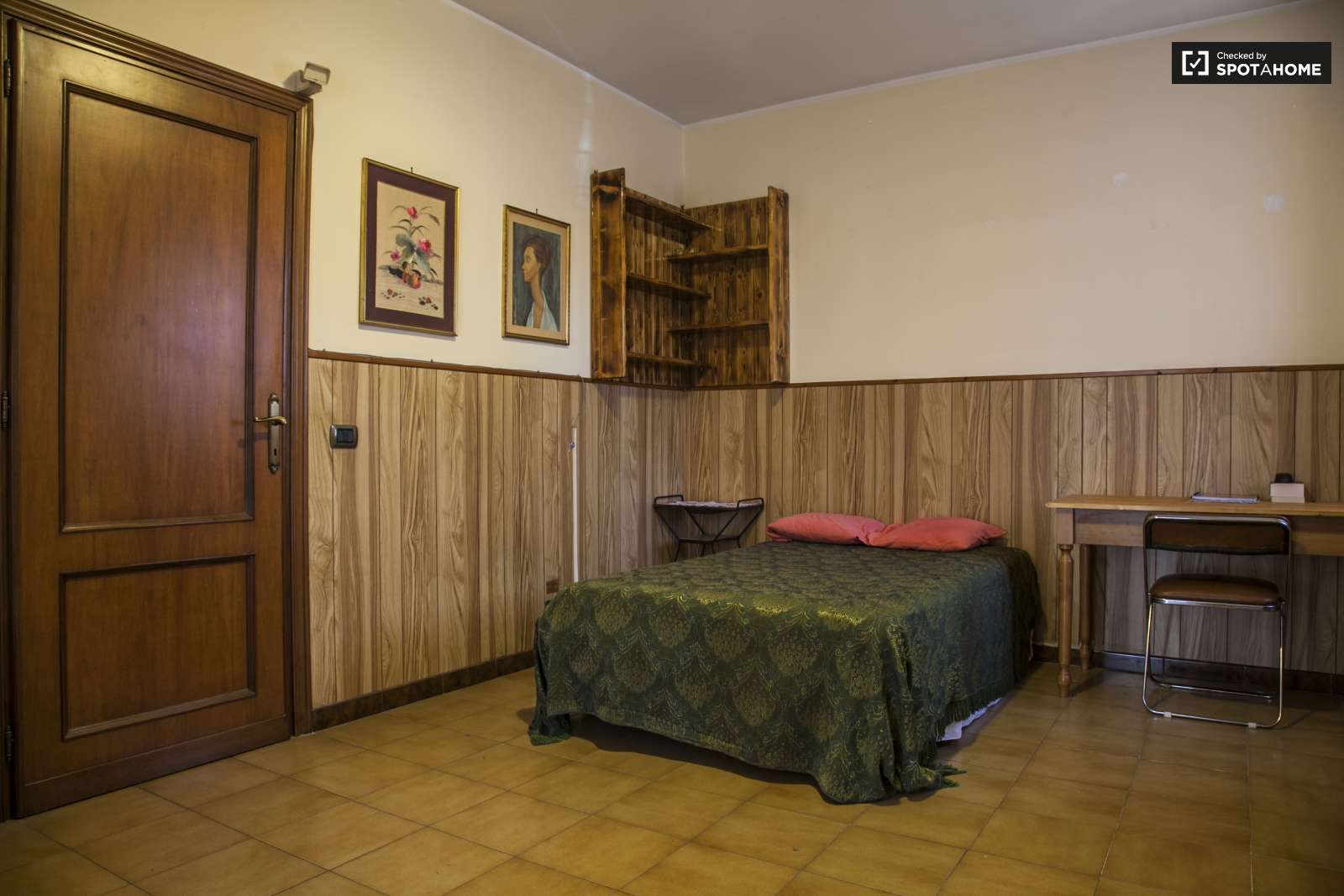Beautiful room for rent in 8-bedroom house, Cinecitta, Rome