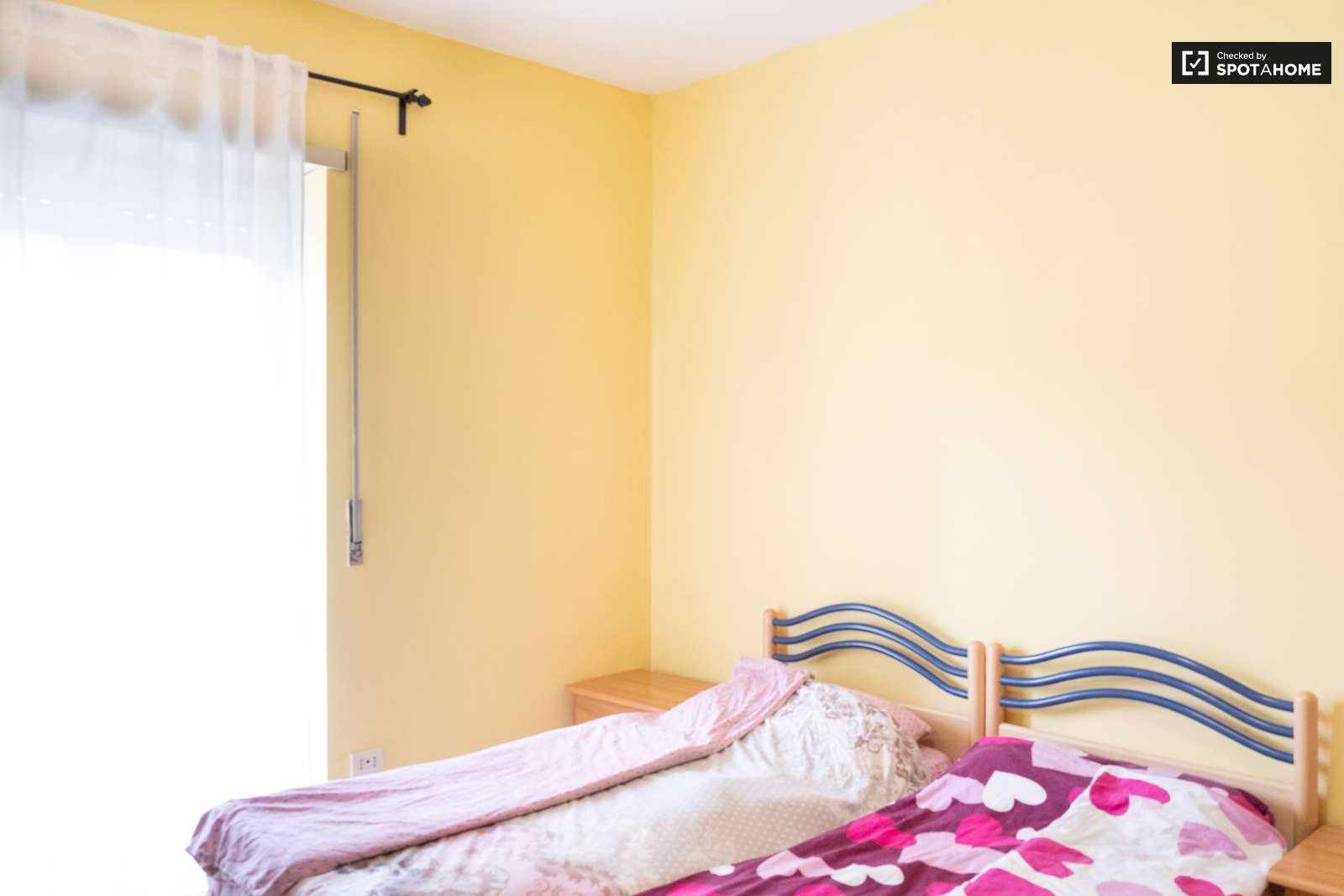 Bed for rent in shared room in 2-bedroom apartment in Tiburt