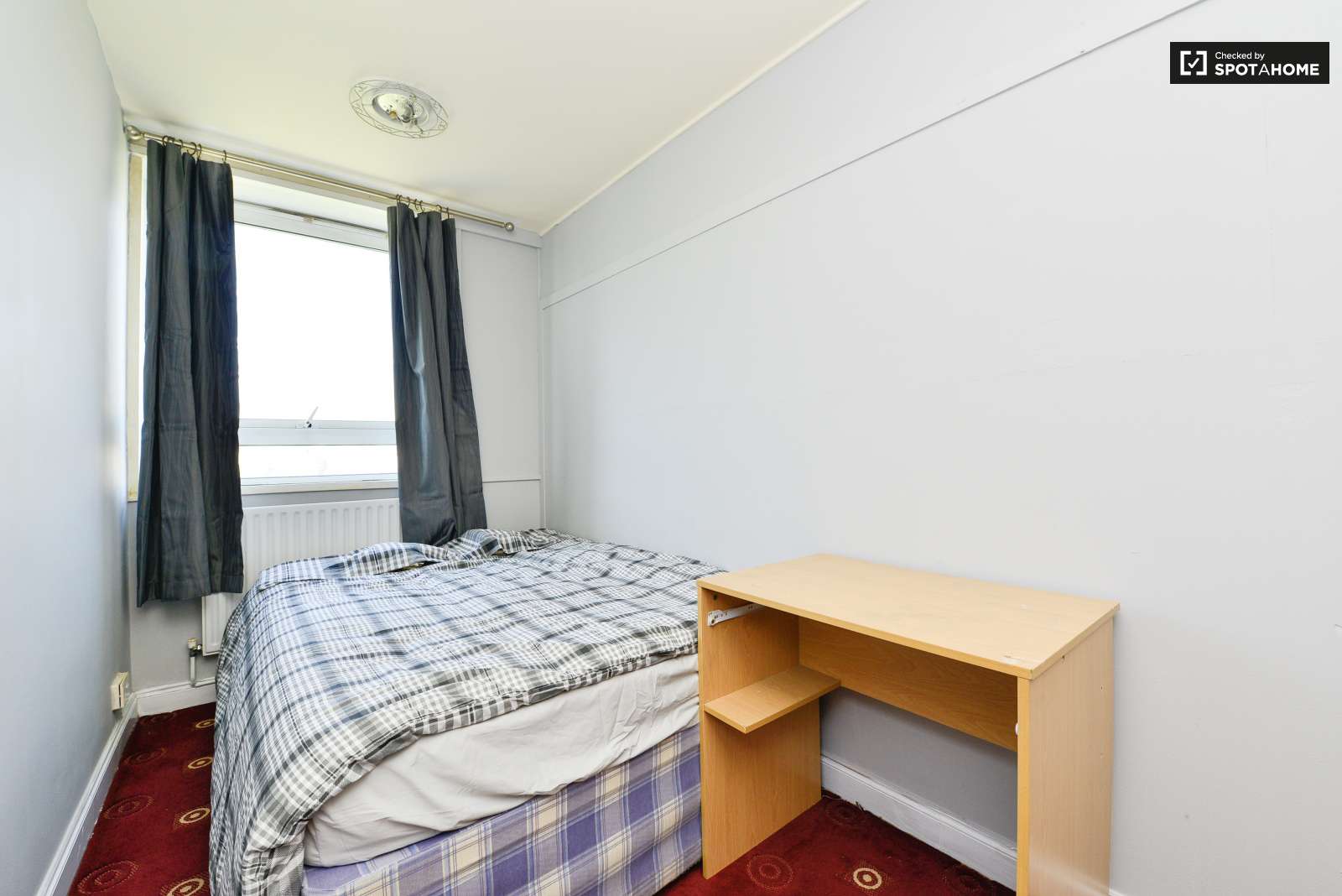 Sunny room to rent in Millwall, London