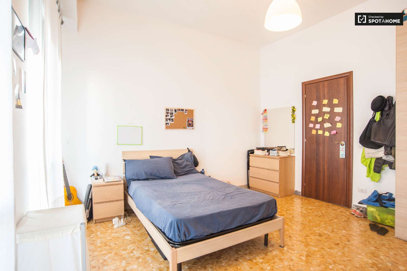Bright room in apartment in Tuscolano, Rome