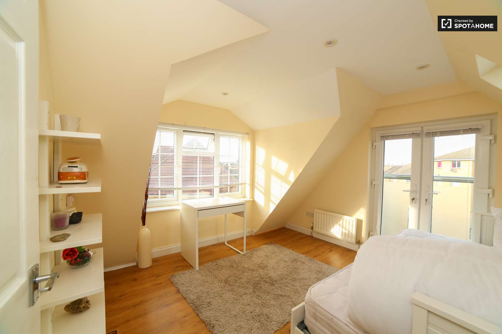 Compact one bedroom flat to rent in Barking, London (ref 383086