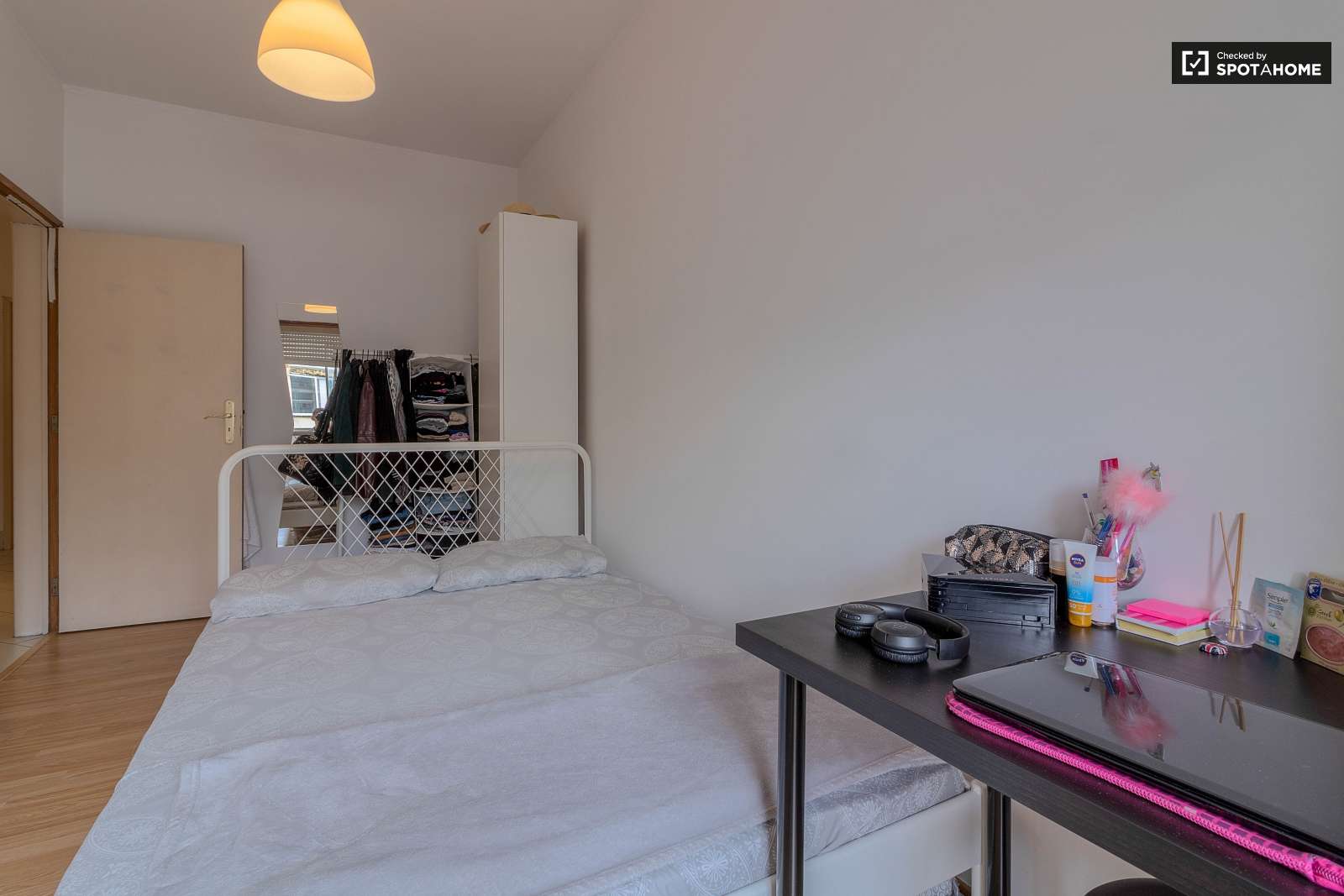 Room in 6-bedroom apartment in Campo de Ourique, Lisboa