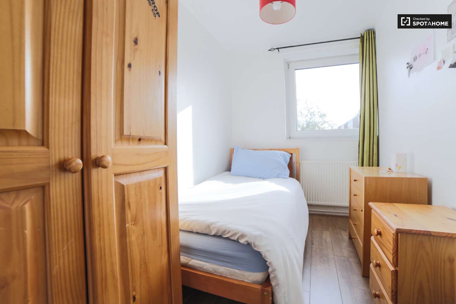 Room in shared flat in North End, London