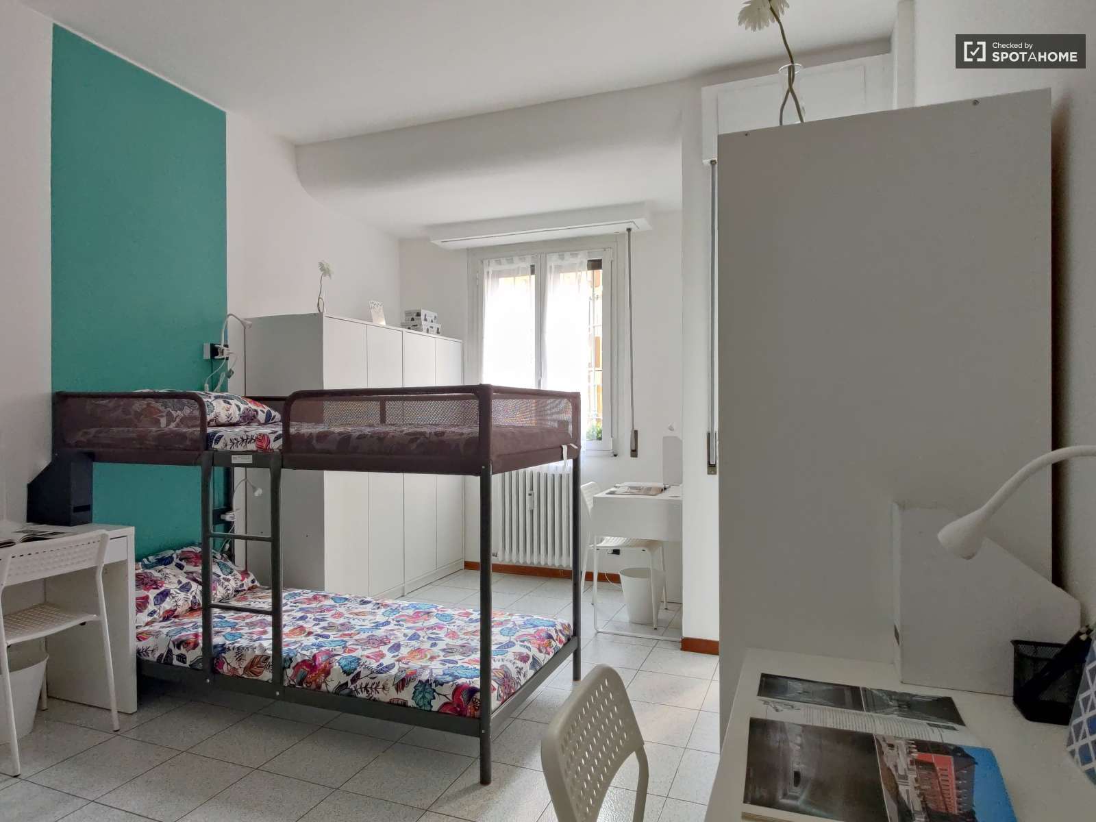 Bed for rent in apartment with 6 beds in Gorla, Milan