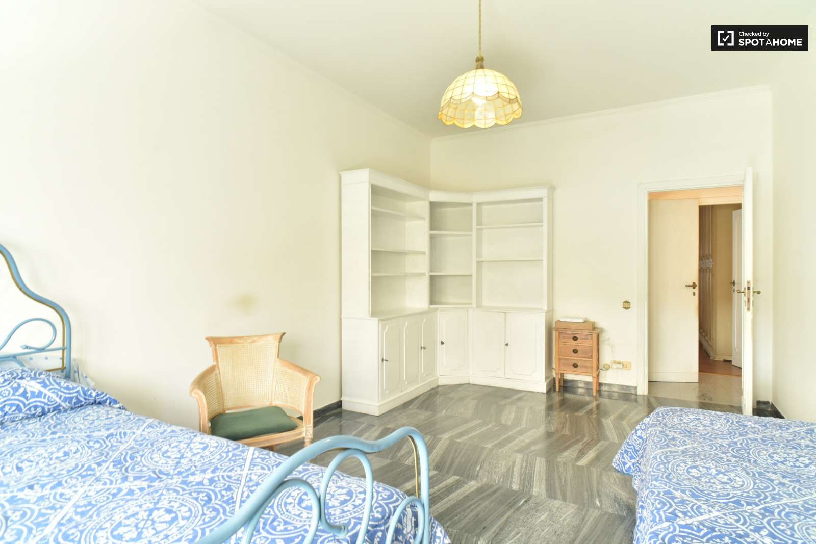 Awesome room in apartment in Rome