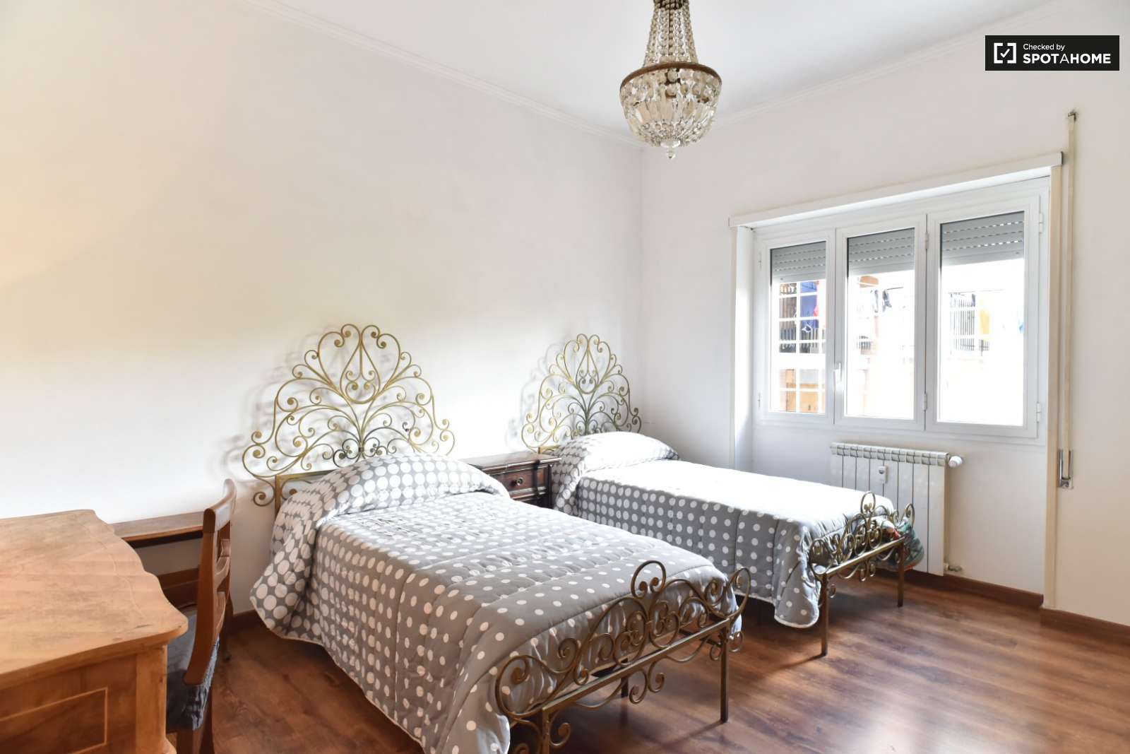 Ideal room for rent in apartment in in Rome
