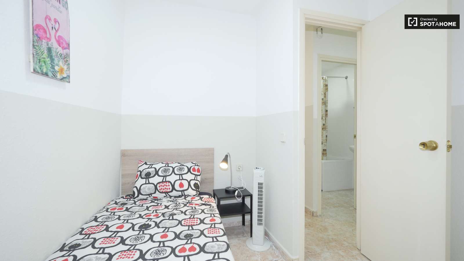 Room for rent in 3-bedroom apartment in El Born, Barcelona
