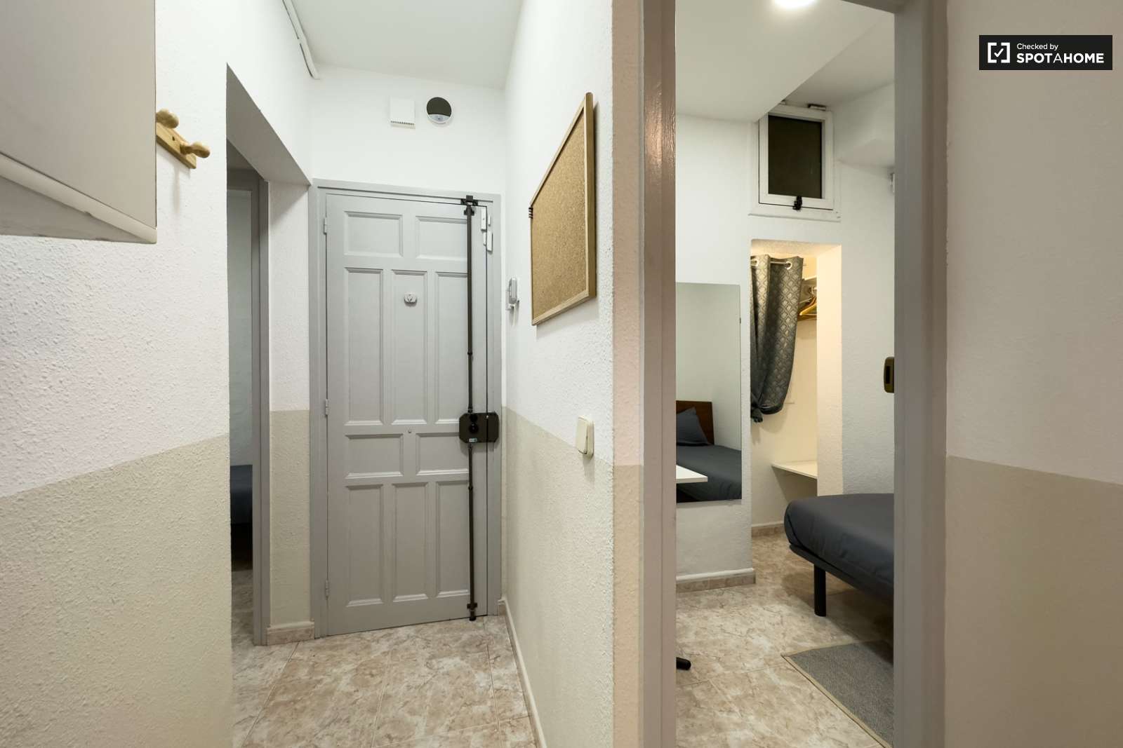 Room in shared apartment in Barcelona