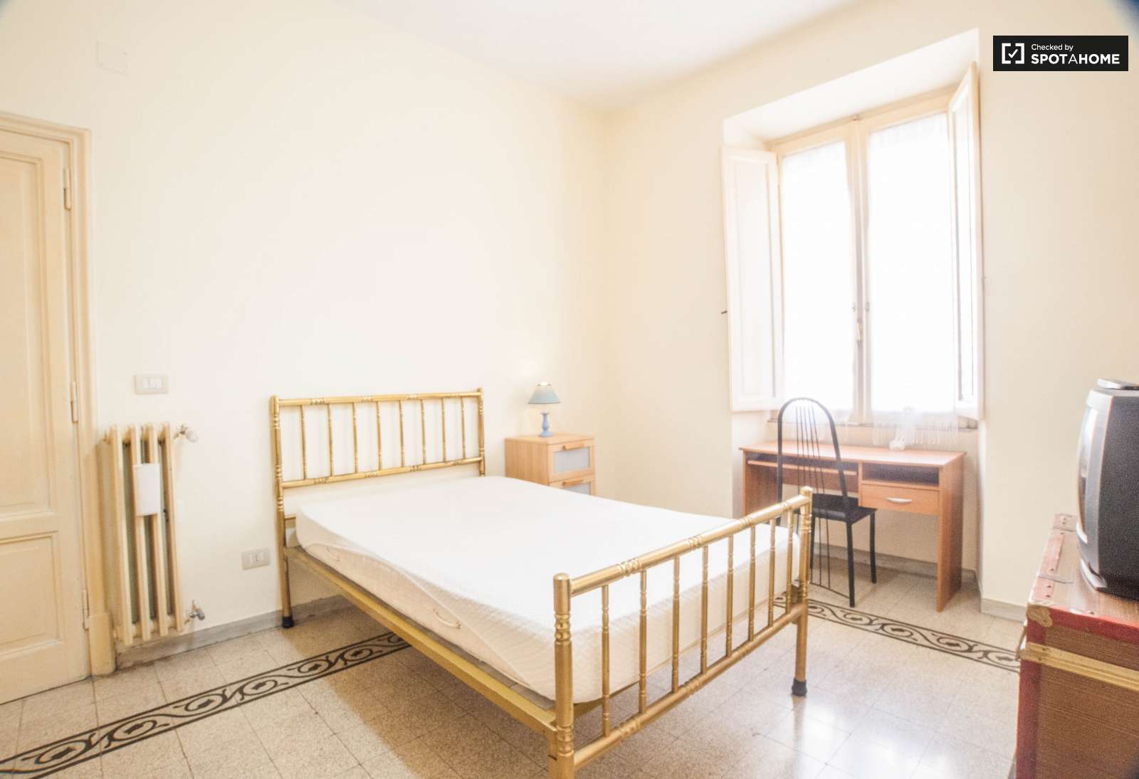 Room in a shared 4-bedroom apartment in Tuscolano Nord.