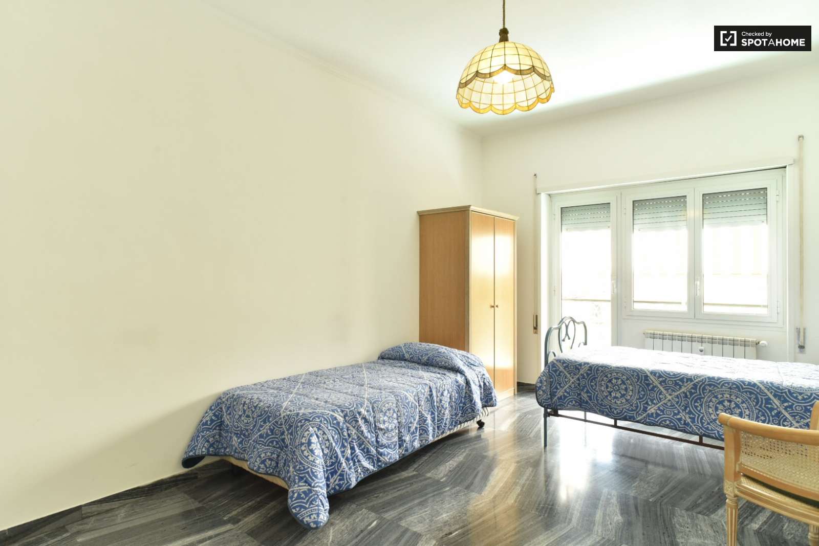 Awesome room in apartment in Rome