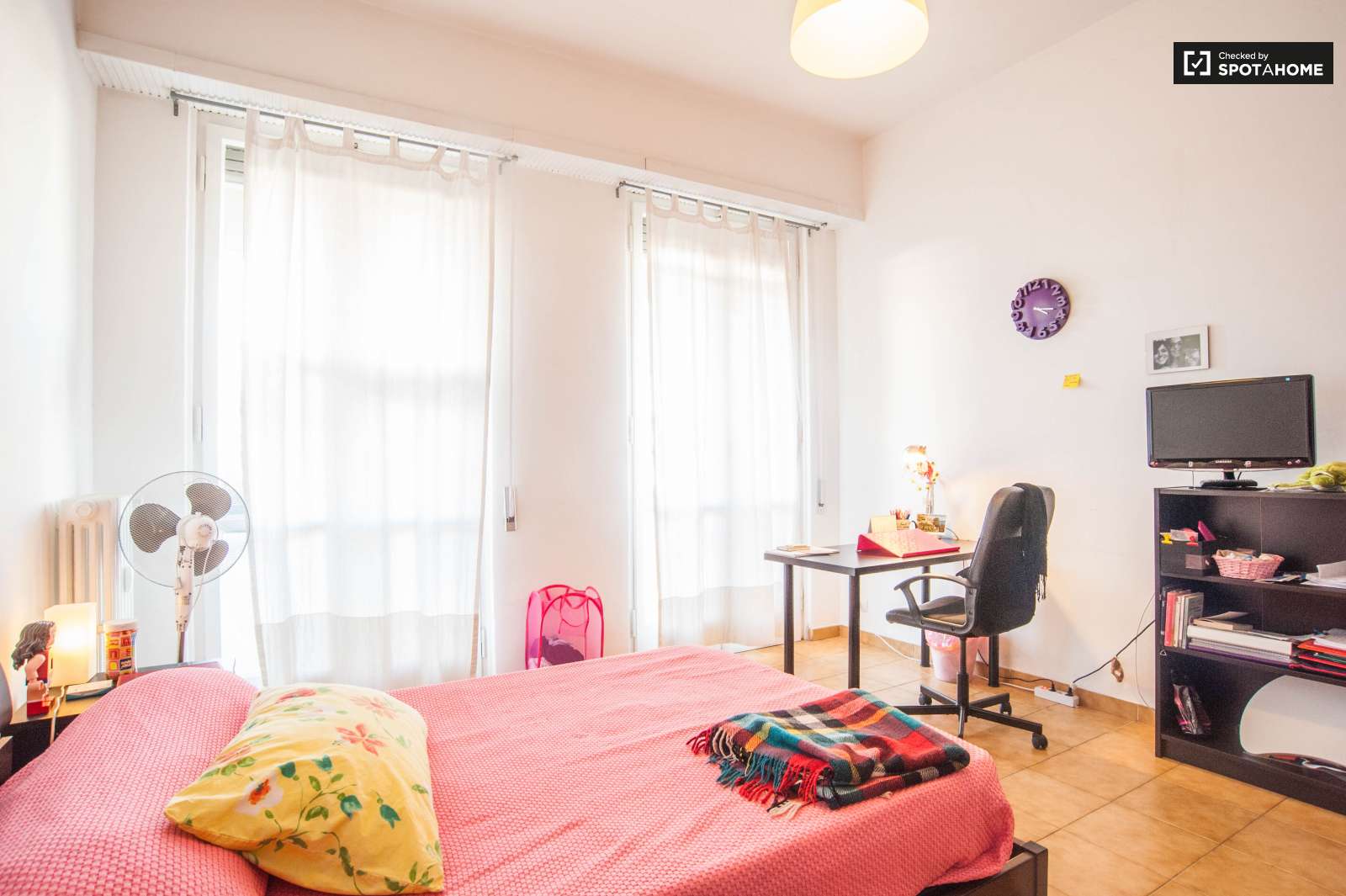 Spacious room in apartment in Tuscolano, Rome