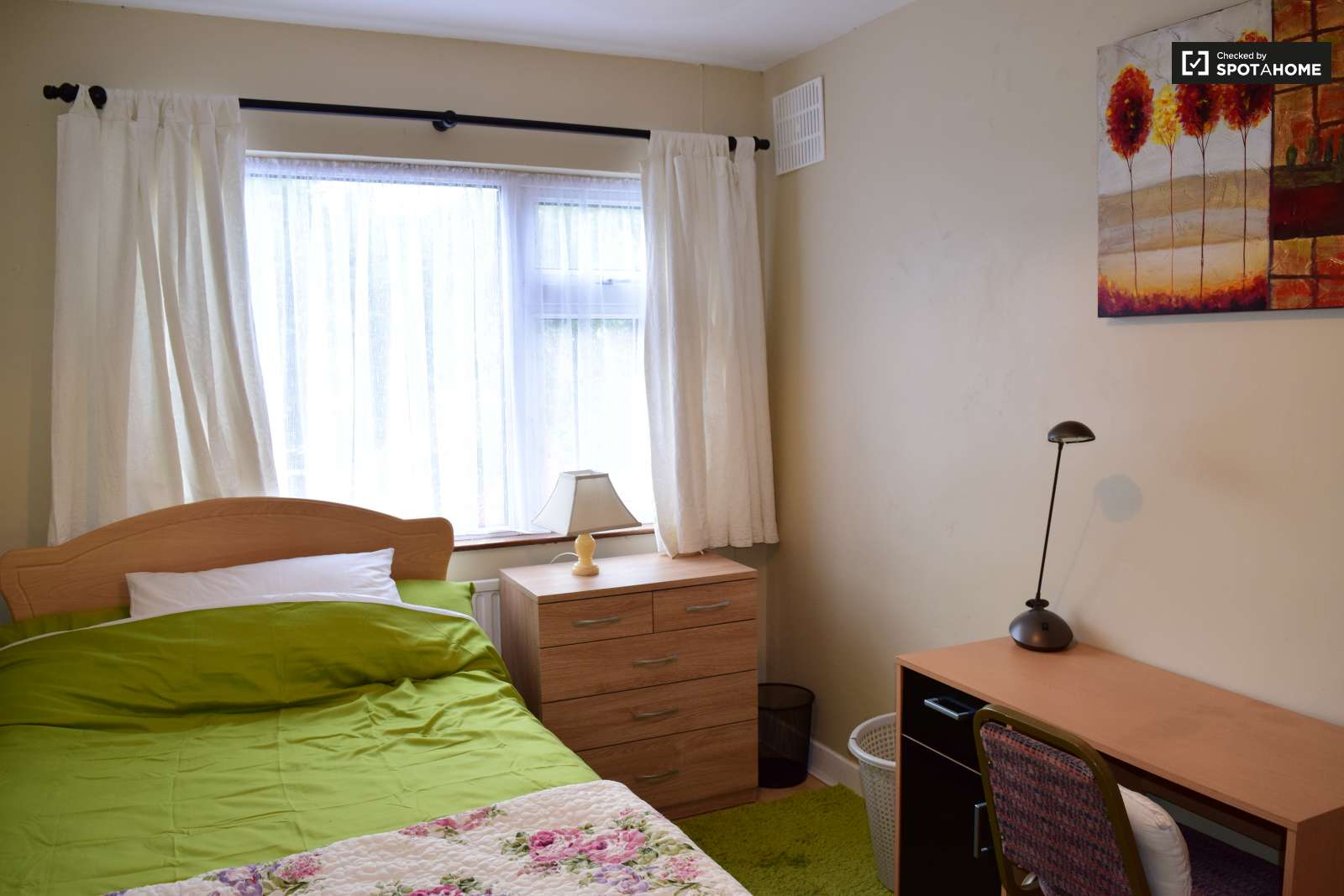 Sunny room in 4-bedroom apartment in Firhouse, Dublin